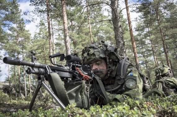 Kulspruteskytt i anläggning.