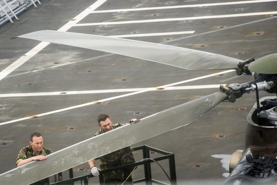 Vård av helikopter.