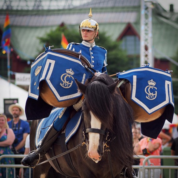 Beriden pukslagare i Livgardets Dragoners kornblå uniform