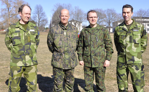 Chefen för flygtaktisk stab, överste Anders Persson, chefen för den finska försvarshögskolan, flottiljamiral Taipalus, chefen för den baltiska försvarshögskolan, generalmajor Vaiksnoras och flygtaktisk chef, generalmajor Micael Bydén