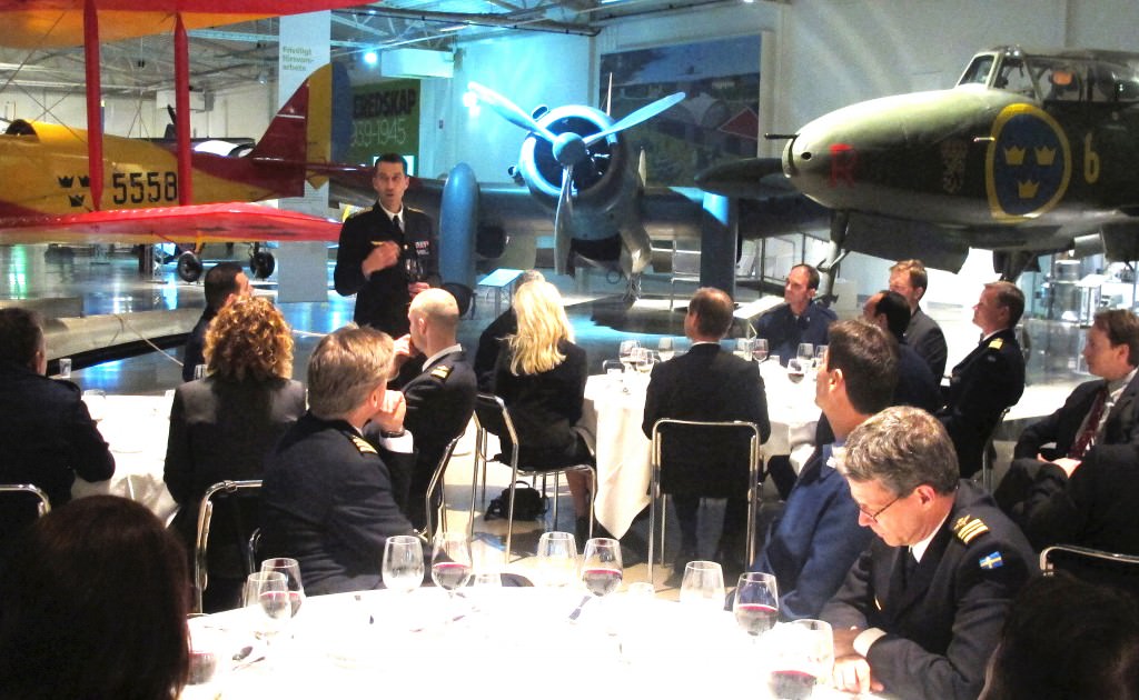 Vid en middag i Flygvapenmuseet på Malmen berättade Flygvapenchefen att han ser fram emot ett framtida samarbete Foto: Håkan Brandt, F7