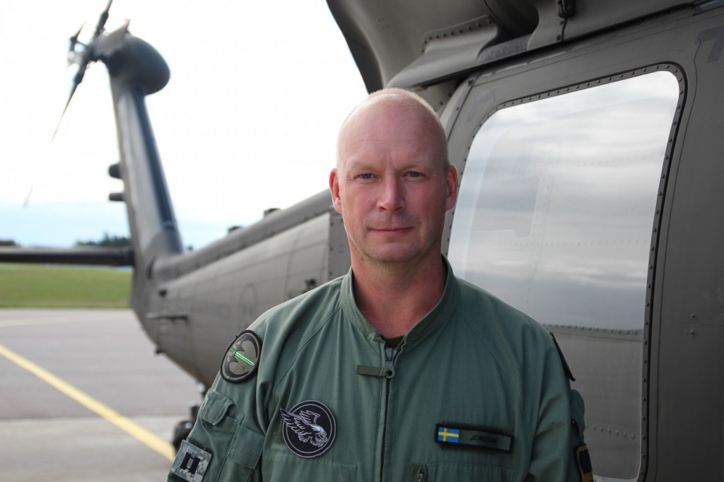Kent Jonsson framför Helikopter 16. Text och foto Anna Lindh