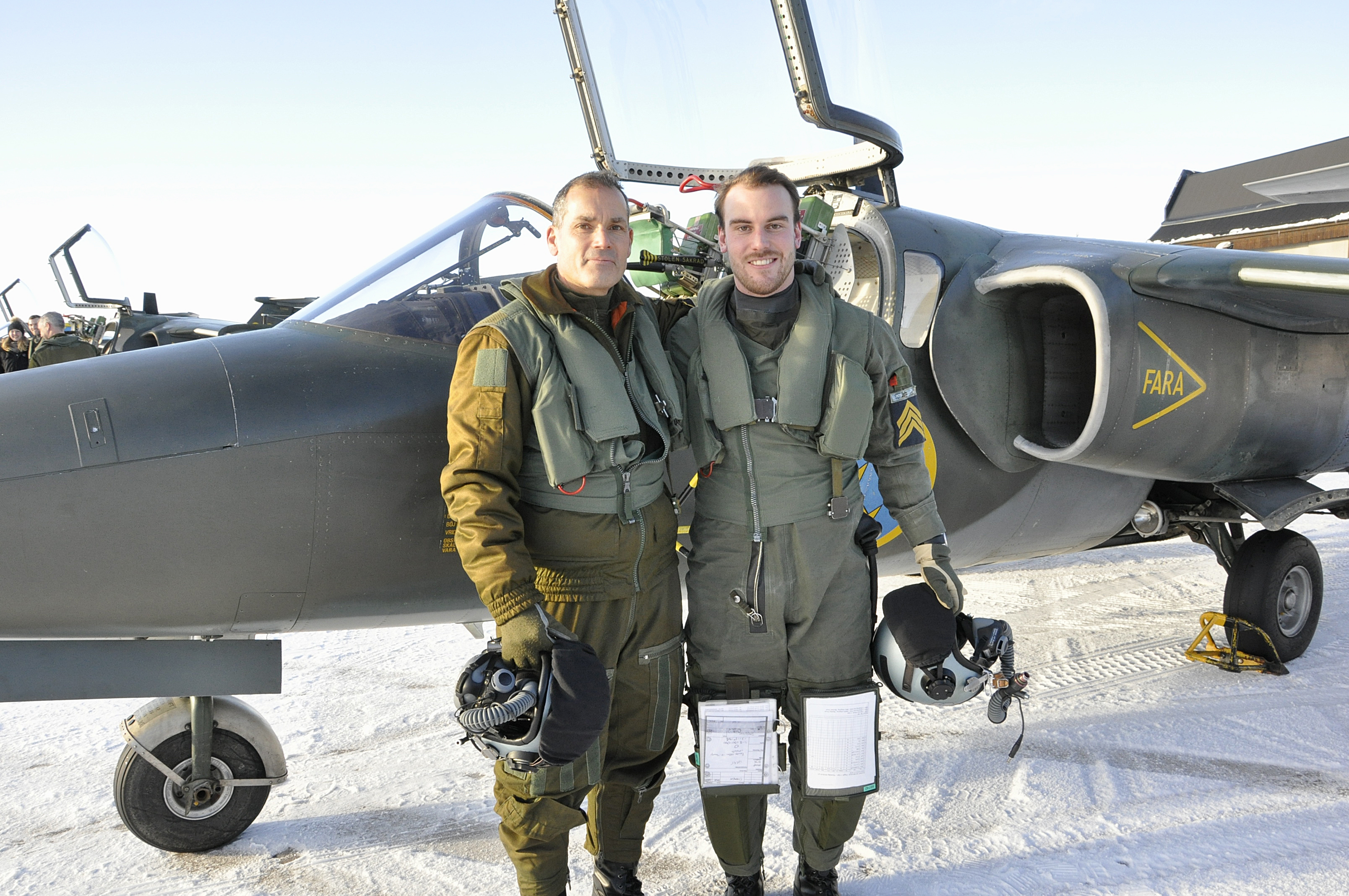 Kadett Christoffer Lundgren flög tillsammans med flygtaktisk chef, brigadgeneral Gabor Nagy.