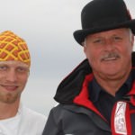 Kmä Kalle Jonsson och 4.O Saager med nya hattar