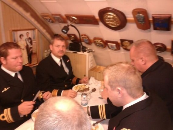 Dansk och svensk marinchef och fartygschefen på Halland (ber om ursäkt för skärpan)