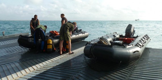 Förberedelser, lastning och sjösättning ute på rampen ca 3 nm söder om Cotonou i Benin
