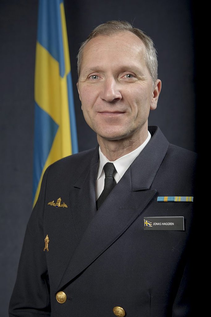 Konteramiral Jonas Haggren har ett förflutet inom ubåtsvapnet. Han har även studerat vid bland annat - 20150107_nicehl01_Jonas_Haggren_HKV_22