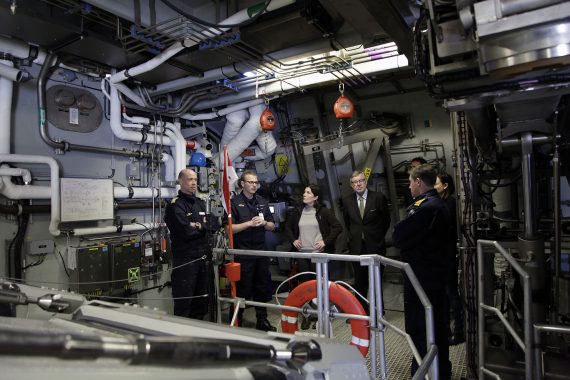 Fartygschefen på HMS Karlstad, Bernt Andersson, berättar om sjömålsrobotförmågan på korvett Visby.