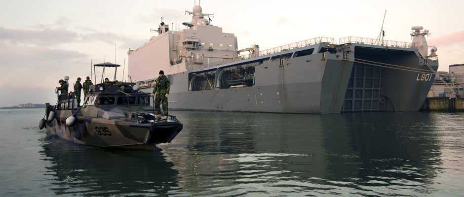 ME04 stridsbåtar dockar i Johan de Witt samt övar med LCU